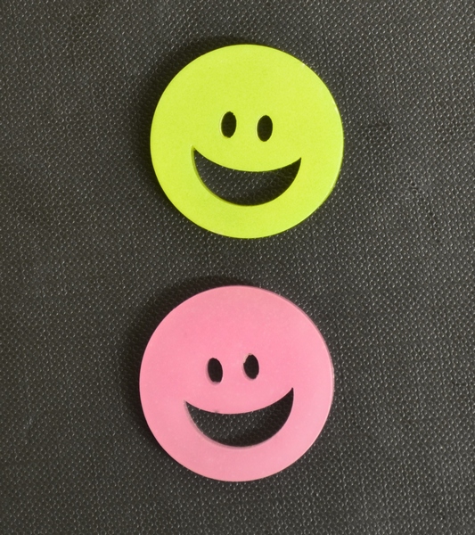 Люмінесцентний сувенір “Smile” – магніт